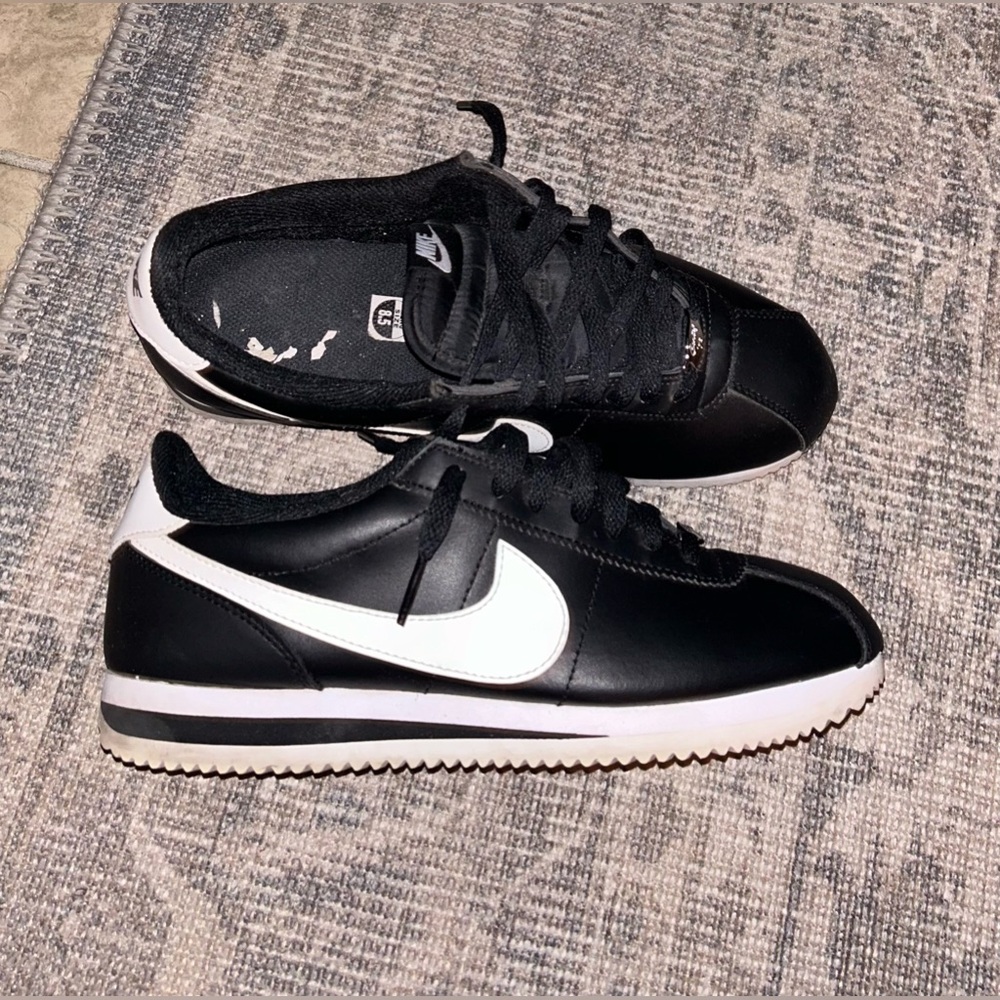 NIKE CORTEZ SIZE 8.5 M